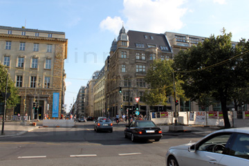 Friedrichstraße am Kreuzungspunkt der Strasse Unter den Linden in Berlin.