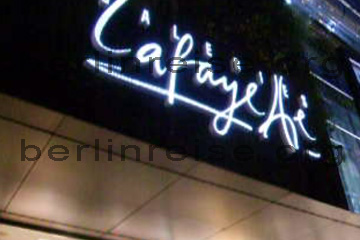 Galeries Lafayette, Logo über dem Eingang