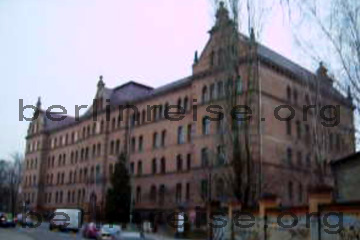 Ehemalige Verwaltung des Militär in Potsdam. Später wurden daraus Internate oder andere Schulen.